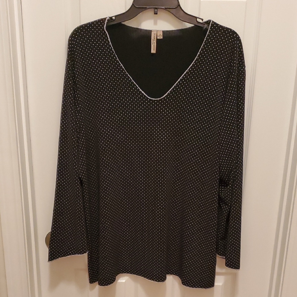 Susan Lawrence 🌻 Black and White Dotted V-Neck Top 2X